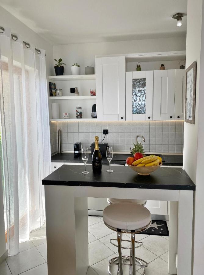 אורסאץ Sea View Suite מראה חיצוני תמונה